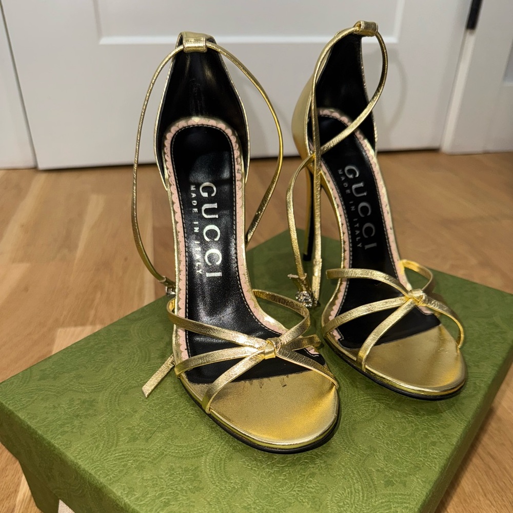 Brand New Gucci Ilse Gold patent Leather Sandals comes with box